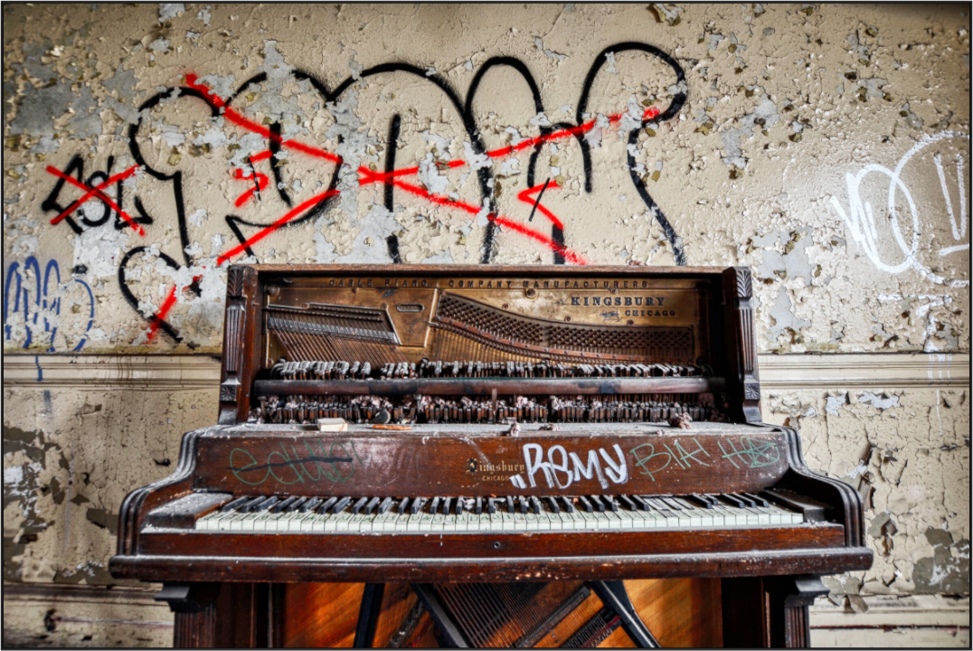 Main image Abandoned Piano
